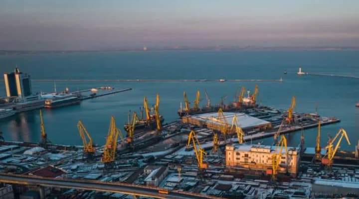 рф вдарила по порту Одещини та пошкодила цивільне судно під прапором Маршаллових Островів