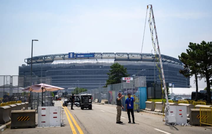 Due to smoke from forest fires, FIFA discussed the possible postponement of the World Cup final