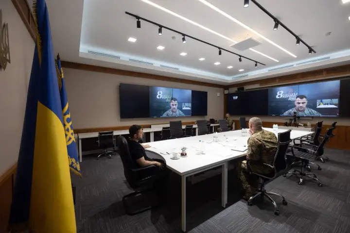 Зеленский провел совещание с командирами корпусов по ситуации на фронте