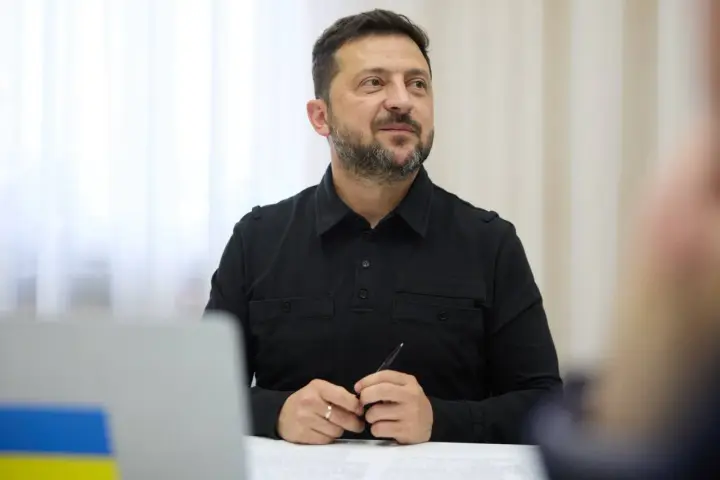 Зеленский провел первый разговор с новым премьером Британии Бернемом