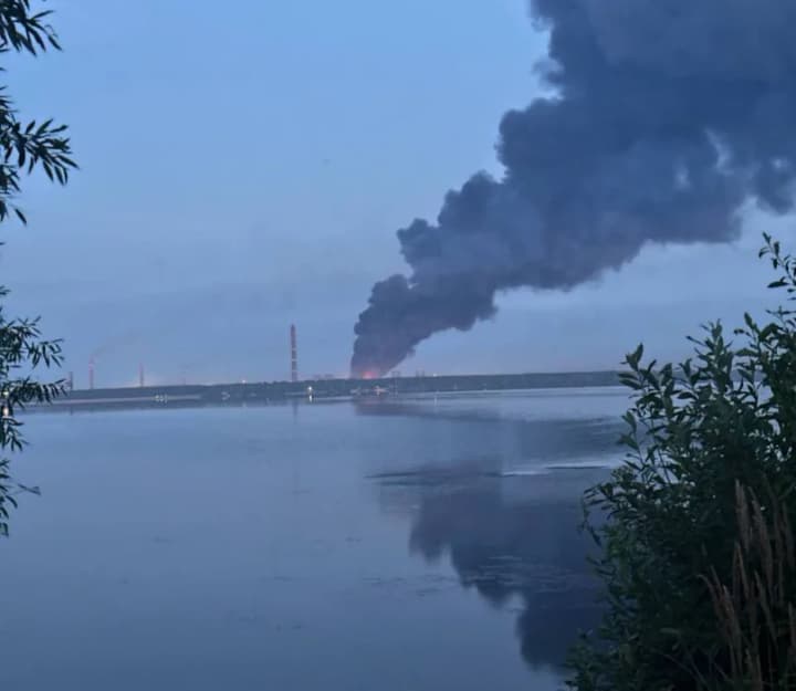Після нічної атаки у липецьку виникла пожежа біля заводу, що є найбільшим виробником сталі в рф - ASTRA