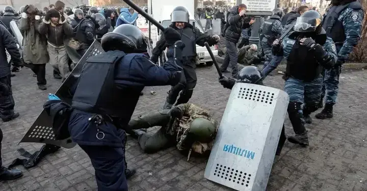 Суд засудив екс-командира "Беркута" та "тітушок" до 7-10 років за злочини під час Майдану