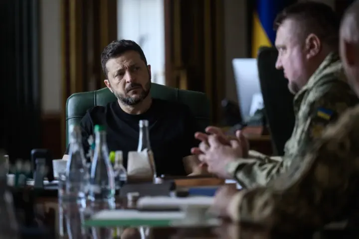 Зеленський провів ще низку зустрічей з командирами корпусів. Обговорили потреби фронту та захист прикордонних напрямків