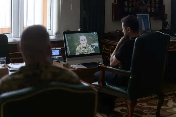 Зеленський обговорив з Ніколюком ситуацію навколо Слов'янська, Костянтинівки і Дружківки та посилення бригад