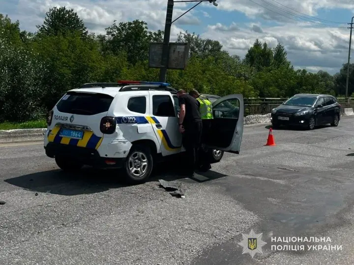 На Львівщині водій Range Rover під час втечі після перевірки документів збив поліцейського - керманичу загрожує довічне