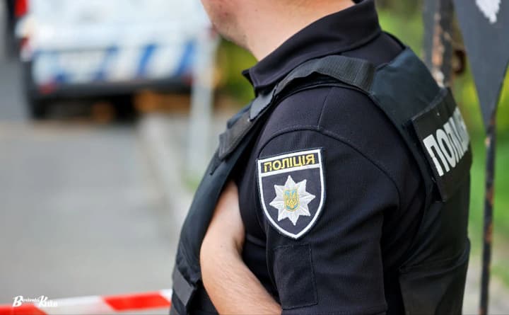 In Kharkiv, a man with a knife attacked a military enlistment office employee and a police officer