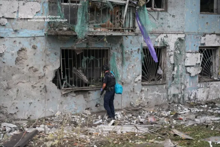 The enemy dropped five KABs on residential areas of Zaporizhzhia, the number of injured has risen to 18 - OVA