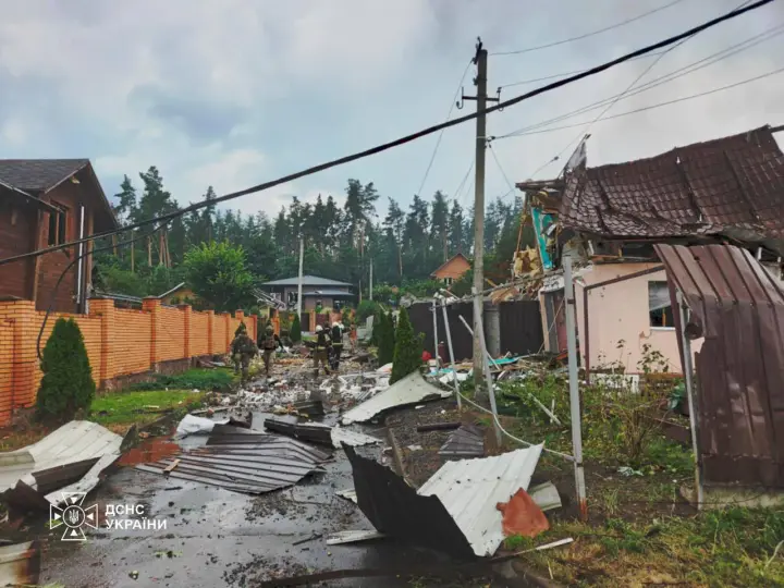 rf launched a missile strike on Kyiv region, 6 dead, dozens wounded, rescue operation underway - Zelenskyy showed the aftermath