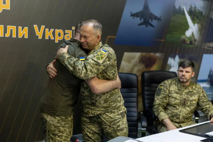"Let every decision bring Ukraine closer to peace" - Syrskyi handed over the powers of Commander-in-Chief of the Armed Forces of Ukraine to Drapatyi