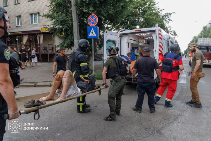 Ворог тричі атакував Слов'янськ авіабомбами: 16 поранених, серед них дитина