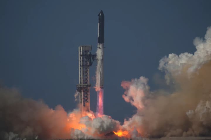 SpaceX успішно запустила Starship і вперше вивела на орбіту 20 новітніх супутників Starlink