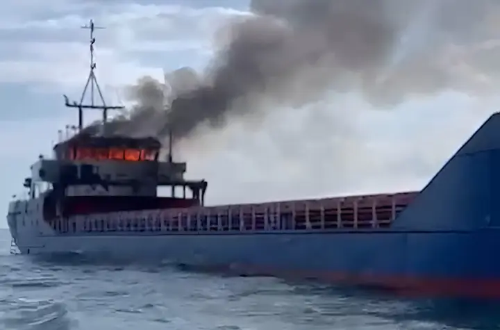 Атака дрона рф на судно під прапором Палау - морська охорона ДПСУ врятувала вісьмох членів екіпажу