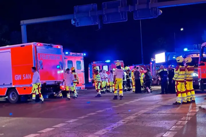 In Berlin, a car drove into a crowd during Pride: one dead
