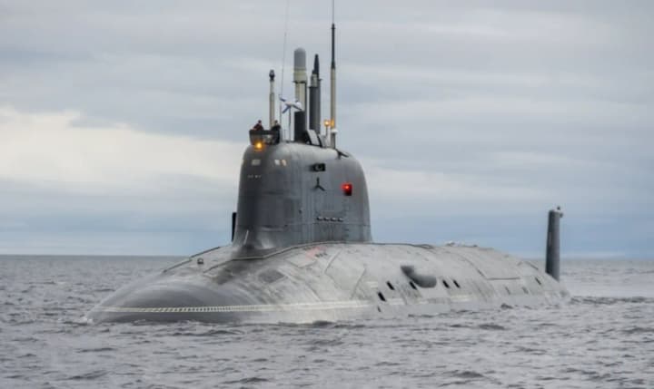 Россия спустила на воду атомную субмарину "Ульяновск", способную нести до 40 ракет "Калибр" или 32 "Циркона"