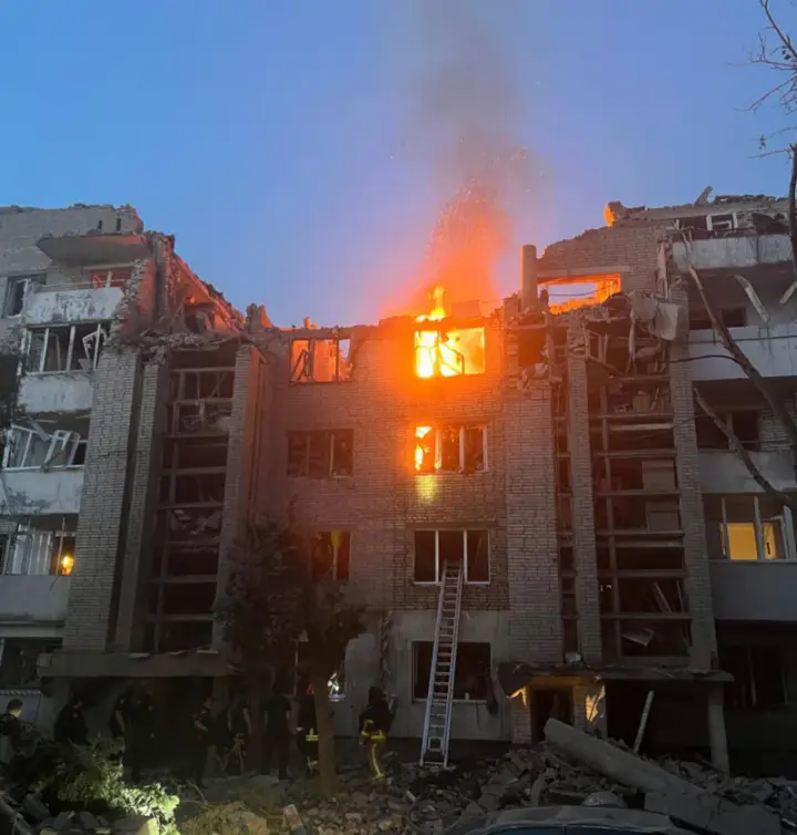 In Lviv, residential buildings are on fire after a missile attack, people may be under the rubble