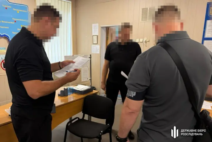У понад 100 ТЦК по всій Україні прийшли з обшуками - ДБР каже про "чистий четвер"