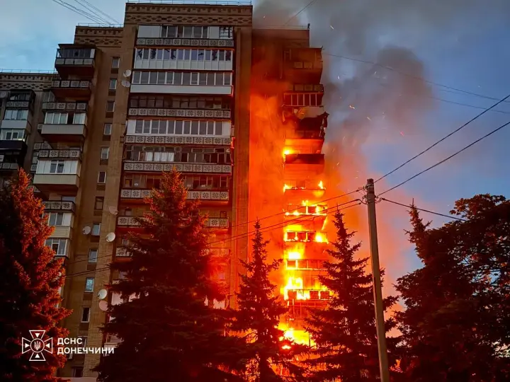 Russia dropped four KABs on Kramatorsk and hit a high-rise building, there are wounded