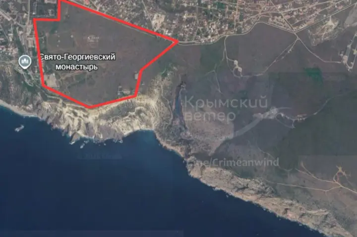 У Севастополі після серії вибухів спалахнула пожежа, повідомляють про детонацію