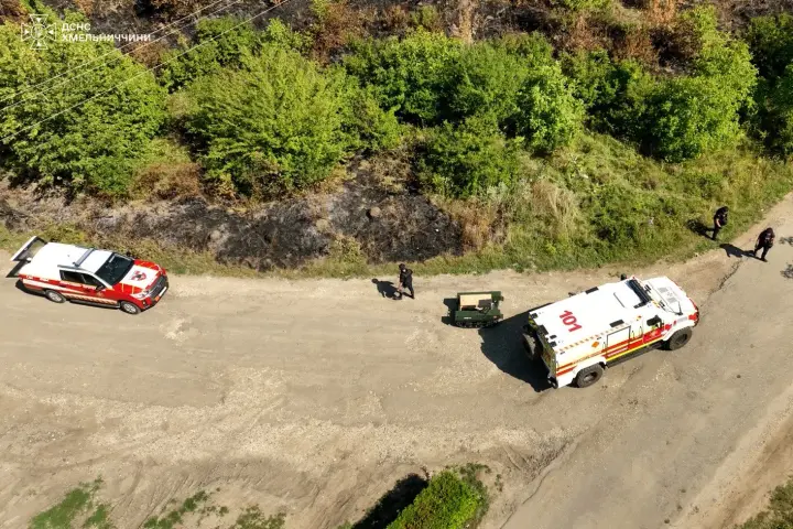 На Хмельниччині ліквідовують наслідки вибухів після НП на полігоні - у ДСНС показали, що зараз на місці