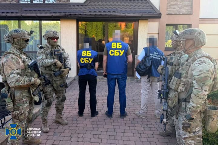 Deputy head of Khmelnytskyi RSA exposed for receiving "kickbacks" for road repairs