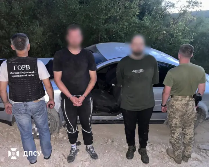 Під час спроби прориву через кордон двоє чоловіків напали на прикордонника