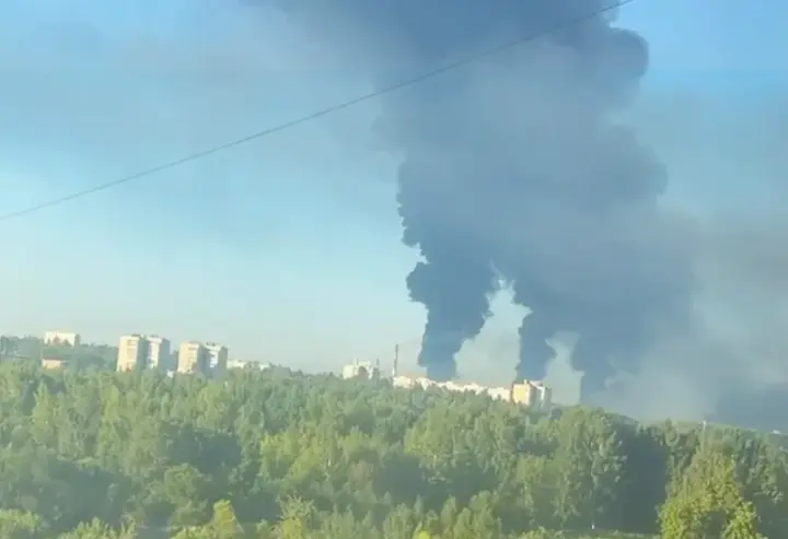 Зеленський підтвердив ураження двох російських НПЗ, катерів і суден "тіньового флоту"