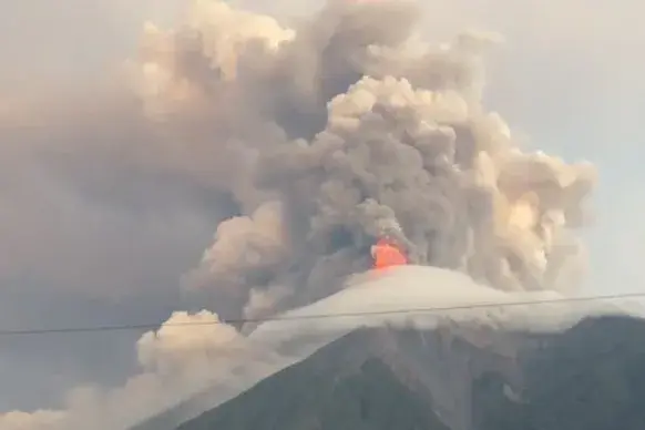 Hundreds of people evacuated due to the eruption of the Fuego volcano in Guatemala