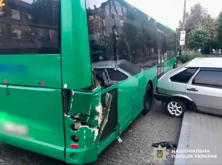 Near Kyiv, a car driver crashed into a curb and a minibus, and ran over a woman at a bus stop