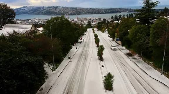 Snow fell in New Zealand’s capital for the first time in 15 years due to an Antarctic front
