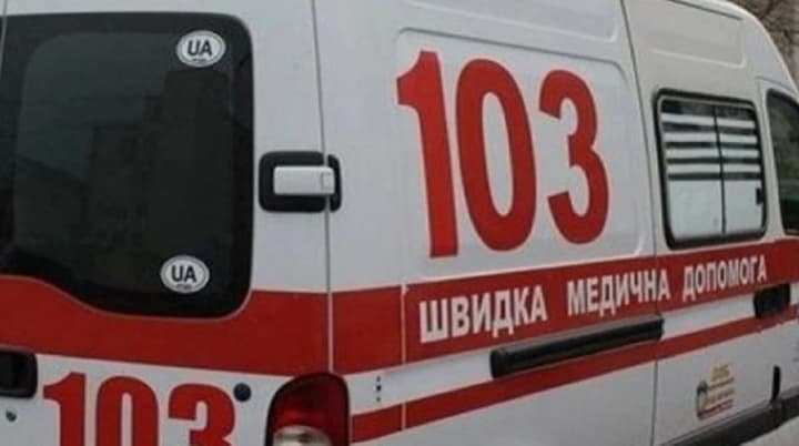 російський дрон атакував лікарню в Херсоні, четверо медпрацівниць поранені