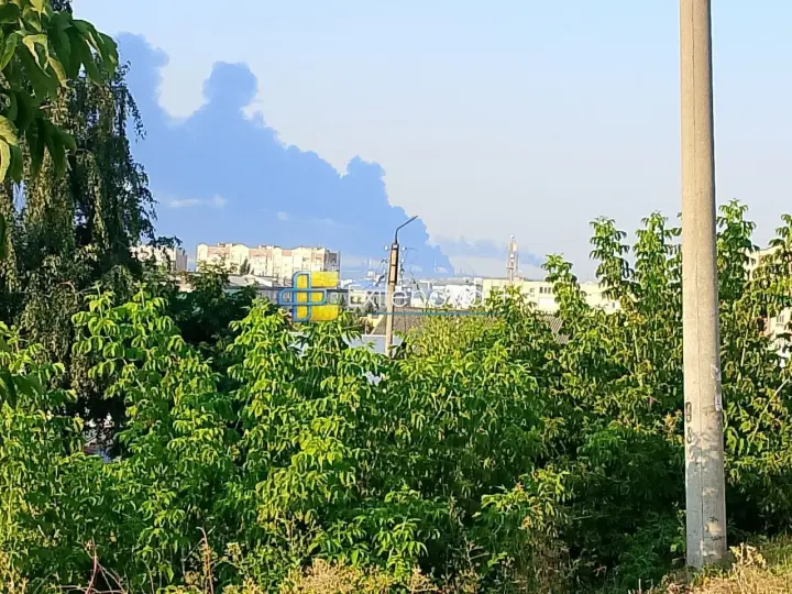 Пожежі фіксують на Сизранському та Ільському НПЗ після нічної атаки