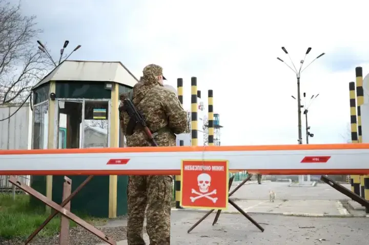 Рух до пунктів пропуску на кордоні України з Молдовою обмежено через російські удари