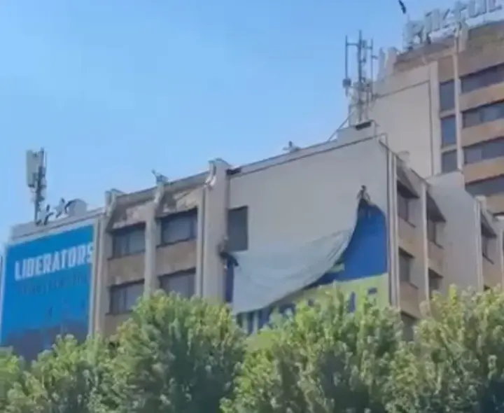 У Приштині зняли банер з прапором України - вимагають поваги до суверенітету Косова