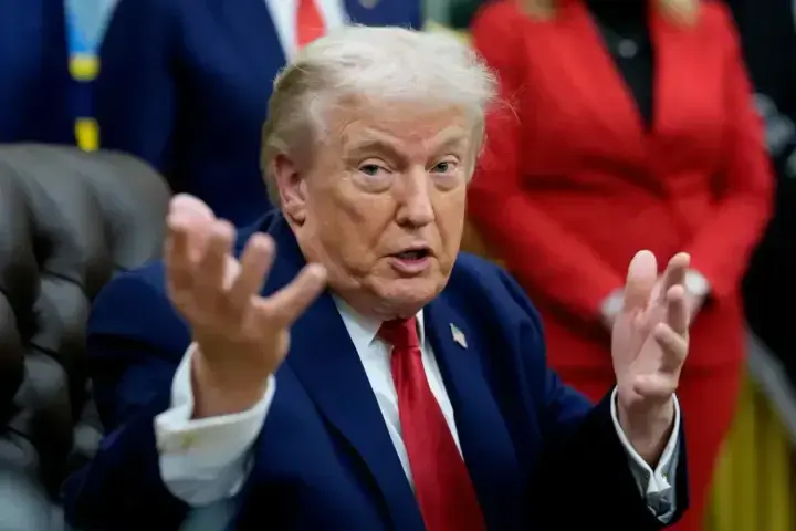 Трамп предположил, что позволит экономическому давлению подтолкнуть Иран к возобновлению работы Ормузского пролива