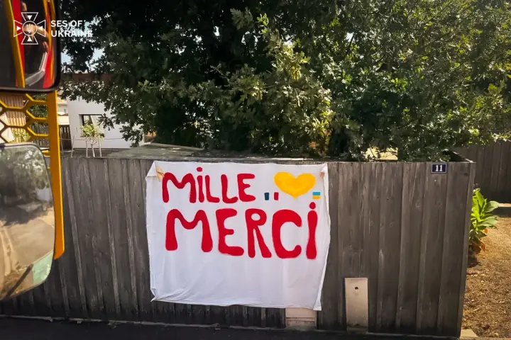 Ukrainian rescuers in France stopped a forest fire that threatened a populated area
