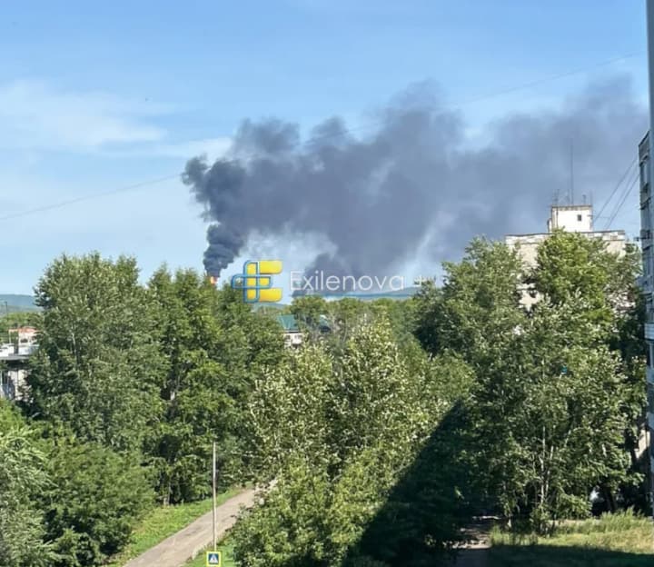 На нафтопереробному заводі "роснафти" в хабаровському краї спалахнула пожежа