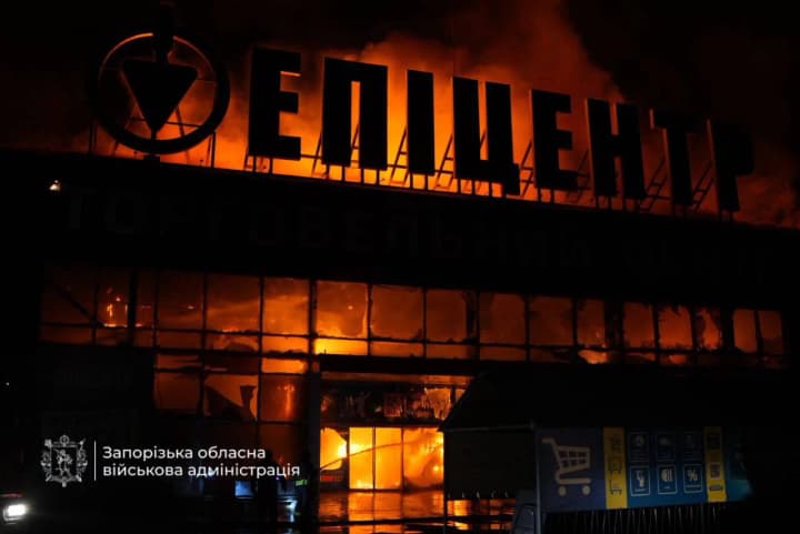 Russians attacked Zaporizhzhia, damaging a shopping center and a private house