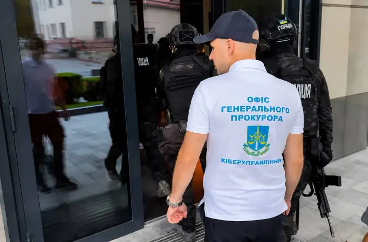 Правоохоронці зупинили діяльність ще майже сотні шахрайських “офісів”