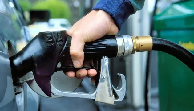 В Оренбурзькій області вводять заправку за номерами авто: яка ситуація в інших областях рф