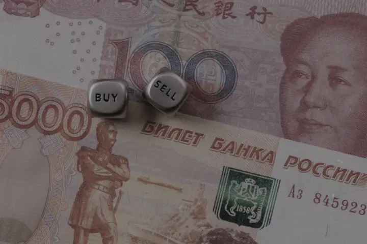 росія дедалі більше платить за "вічну дружбу" з Китаєм через обмеження на вантажівки - розвідка