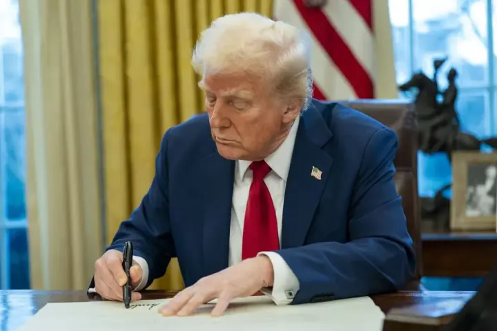 Трамп запровадив мита на імпорт дронів та комплектуючих до них