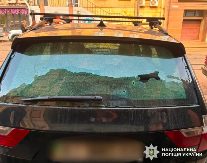 У Києві чоловік через конфлікт розстріляв BMW і отримав підозру