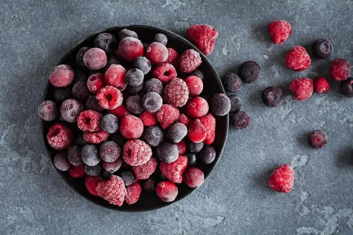 How to freeze berries properly for the winter: simple rules to preserve their taste and shape for a long time