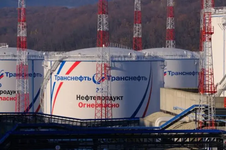 російський термінал “Шесхаріс” на Чорному морі призупинив навантаження після атаки дронів - Reuters