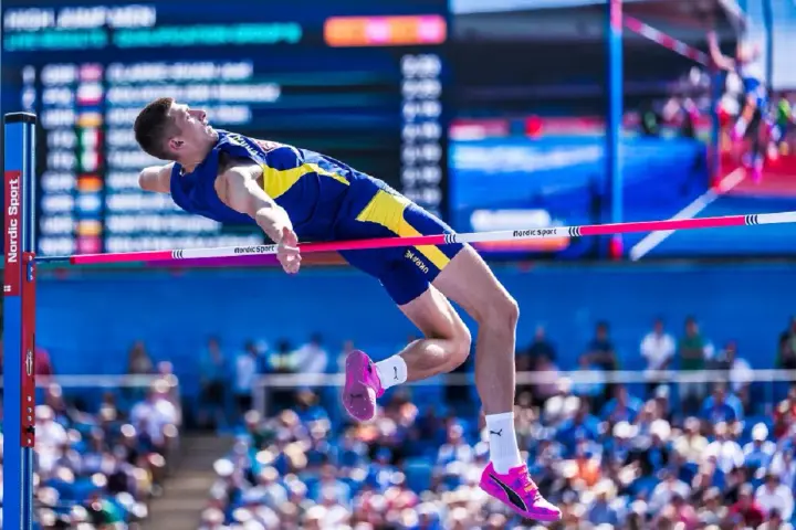 Олег Дорощук здобув срібло на ЧЄ-2026 зі стрибків у висоту