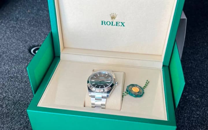 Cartier та Rolex: на кордоні виявили багатомільйонну контрабанду елітних годинників