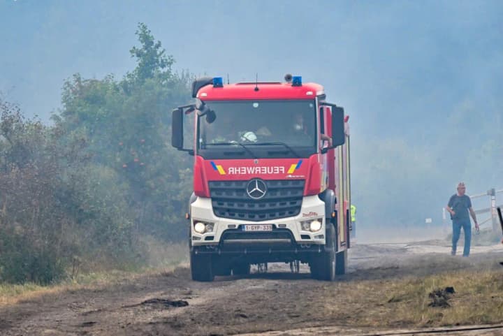 Масштабні пожежі охопили Грецію та Бельгію: сотні людей евакуювали, є загиблі