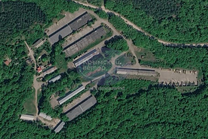 У Севастополі зафіксували пожежу на складах військової техніки та аеродромі