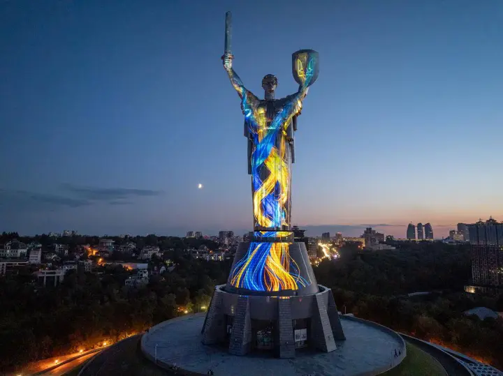 "The Future Remembers": capitals launched an art installation at the "Motherland Monument"