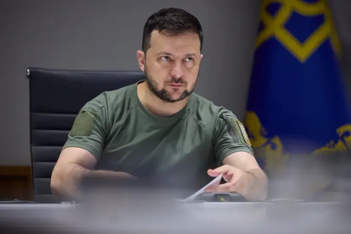 Зеленський пообіцяв "справедливу і далекобійну" відповідь на масований удар рф